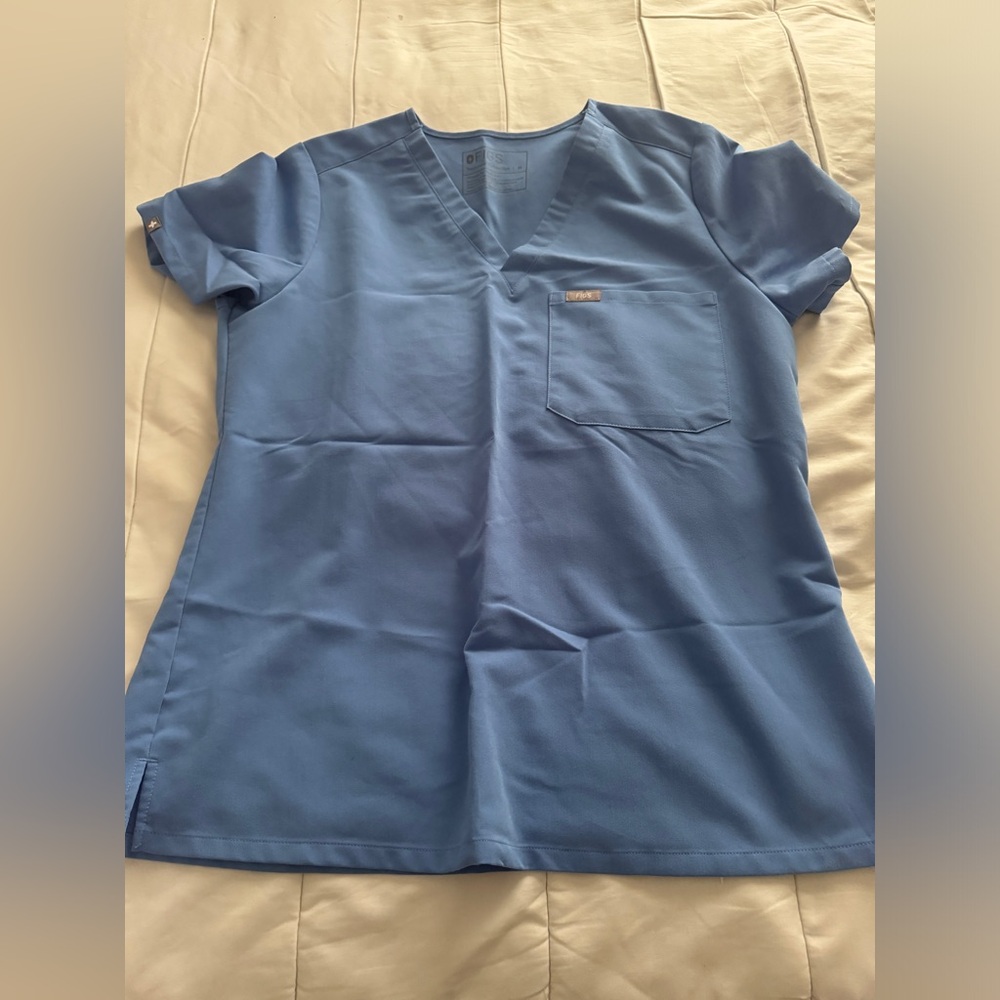 FIGS scrub top medium ceil blue.